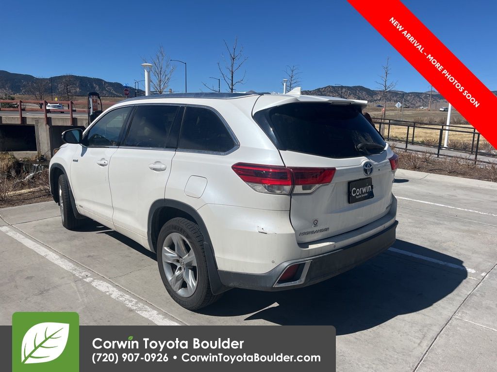 2019 Toyota Highlander Limited Platinum Hybrid photo 2