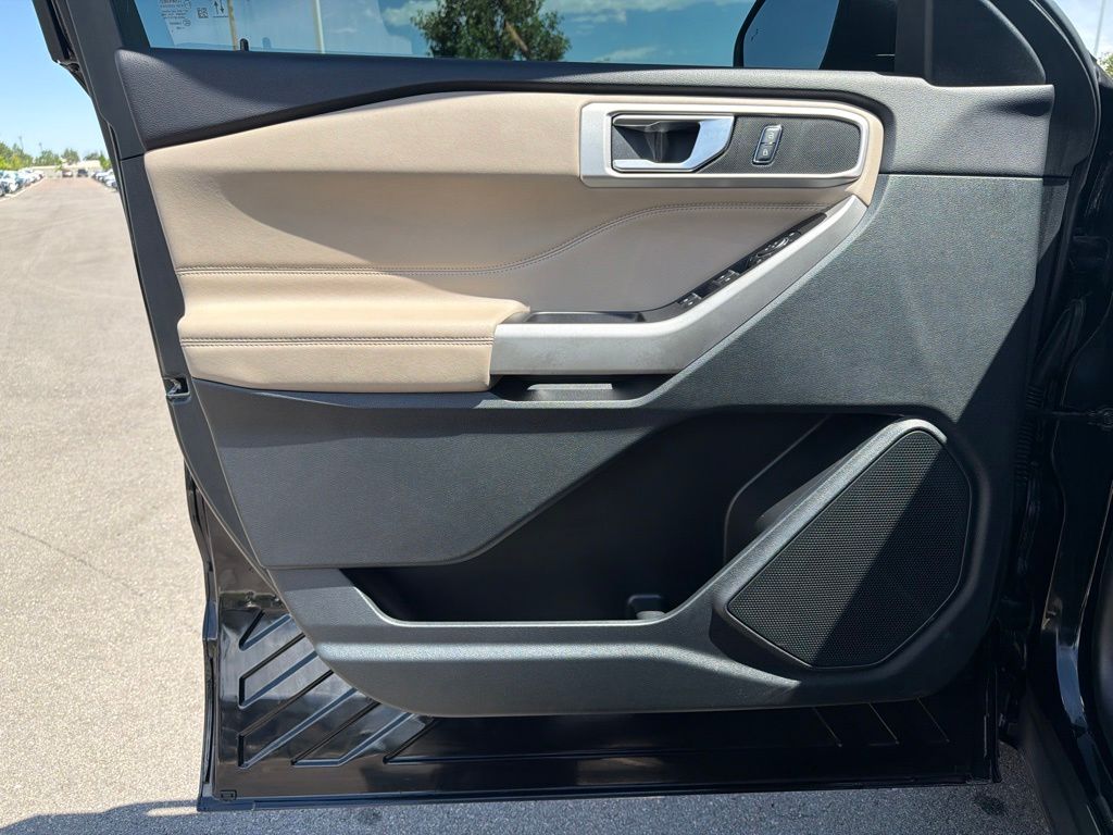 2023 Ford Explorer XLT - Photo 23
