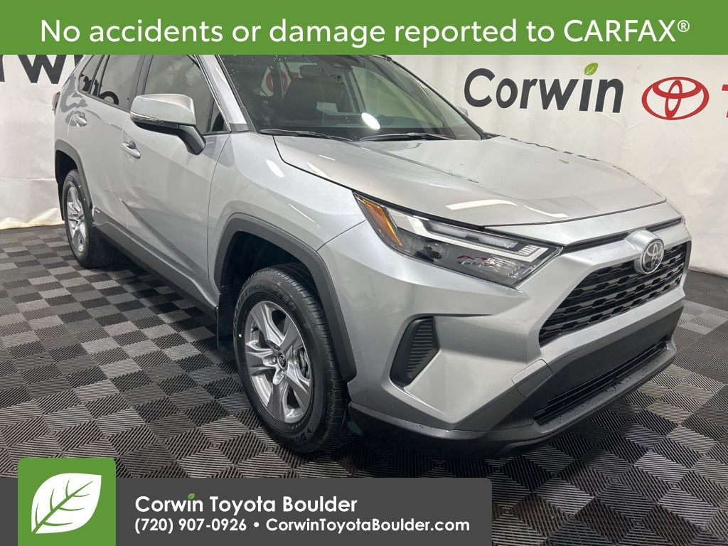 2025 Toyota RAV4 XLE's photo