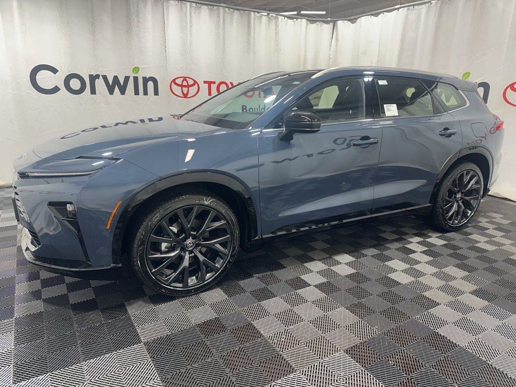 2025 Toyota Crown Signia Limited photo 3