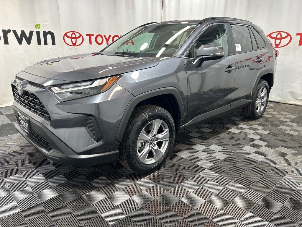 2025 Toyota RAV4 XLE photo 3