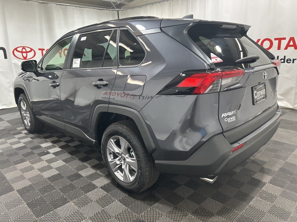 2025 Toyota RAV4 XLE photo 4