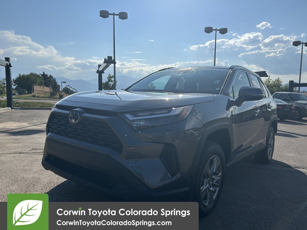 2024 Toyota RAV4 Hybrid XLE photo 3