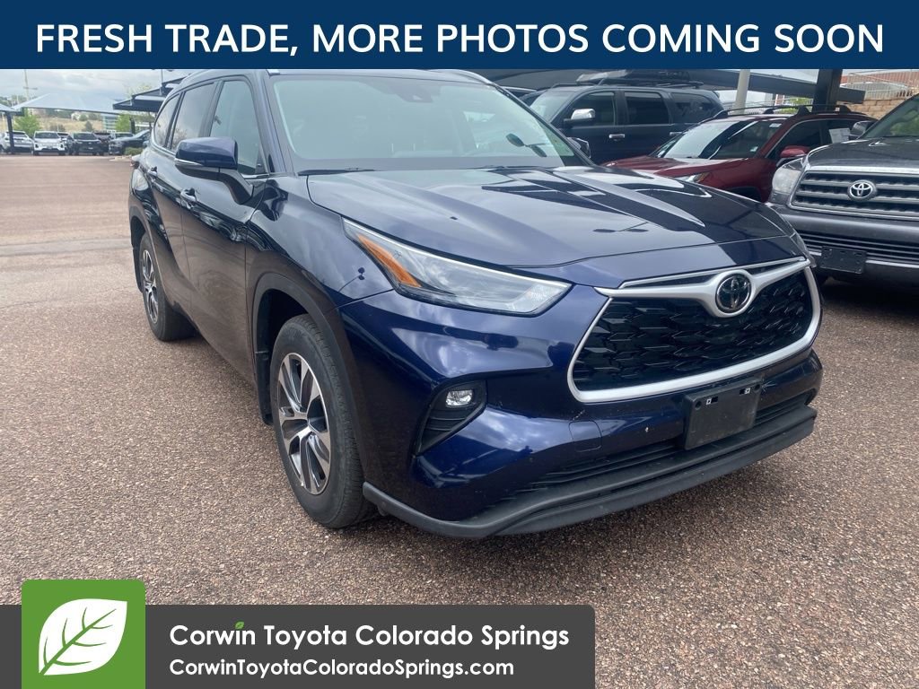 2025 Toyota Highlander XLE AWD's photo