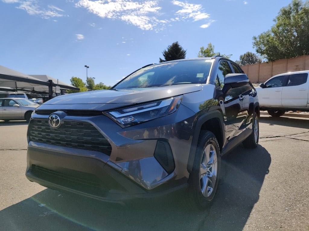 2025 Toyota RAV4 Hybrid XLE photo 3