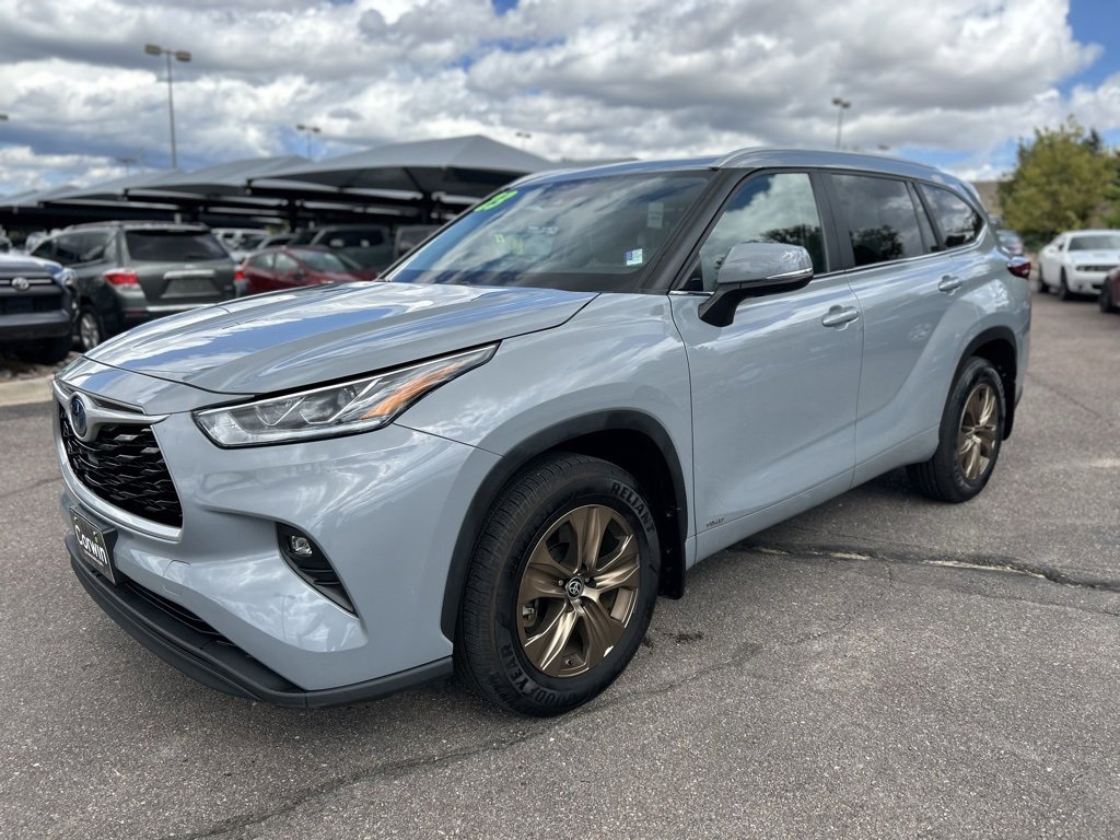 2023 Toyota Highlander Hybrid XLE photo 3