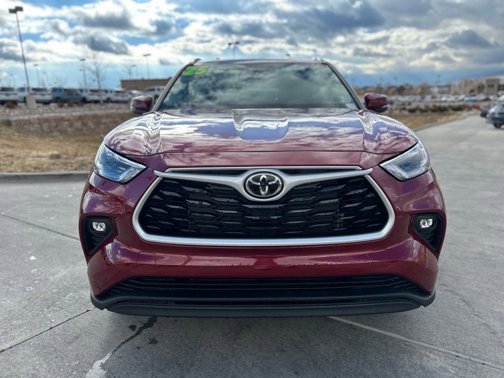 2026 Toyota Highlander XLE photo 2