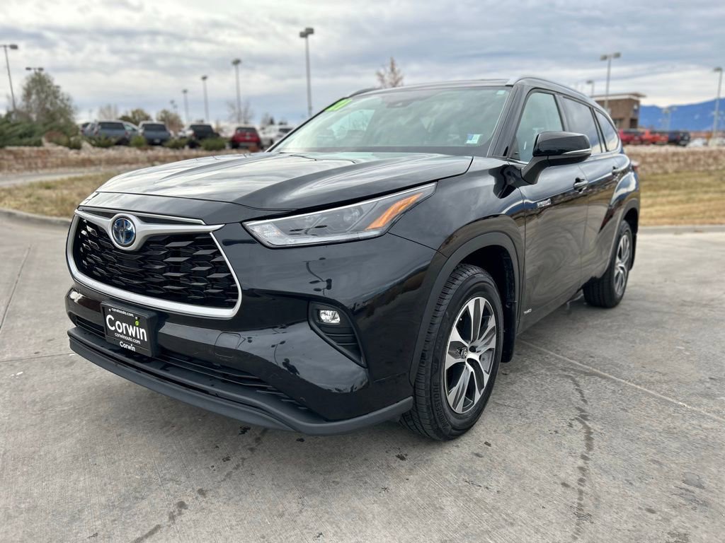2021 Toyota Highlander Hybrid XLE photo 3