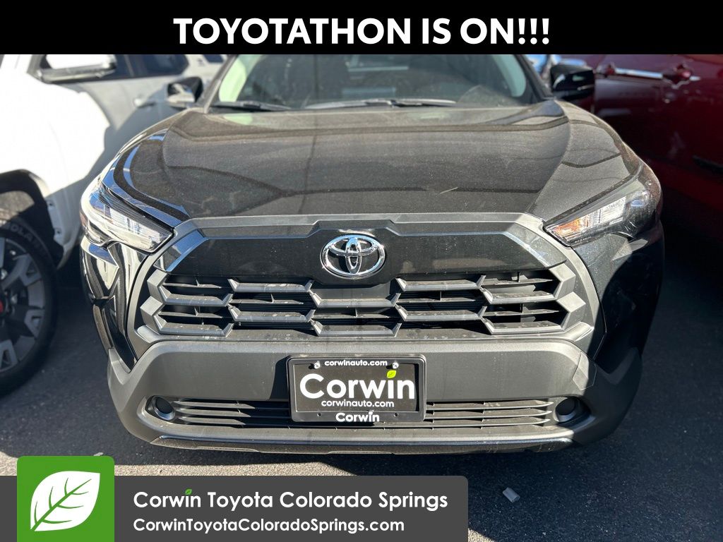 2026 Toyota Corolla Cross LE's photo