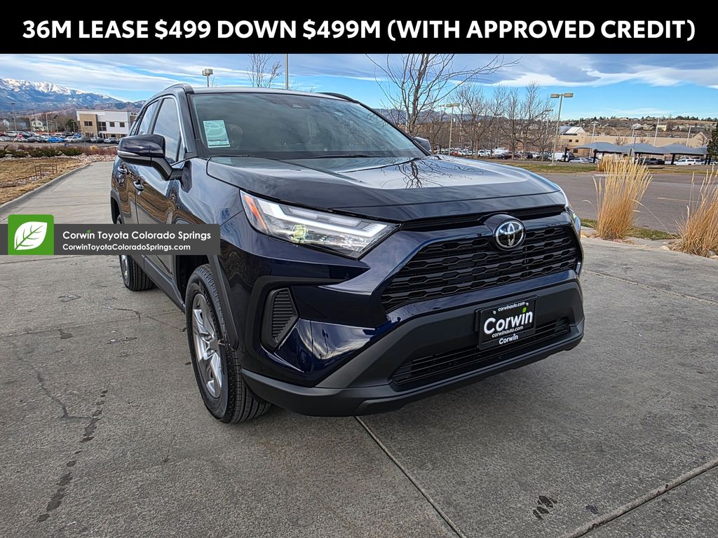 2025 Toyota RAV4 XLE's photo