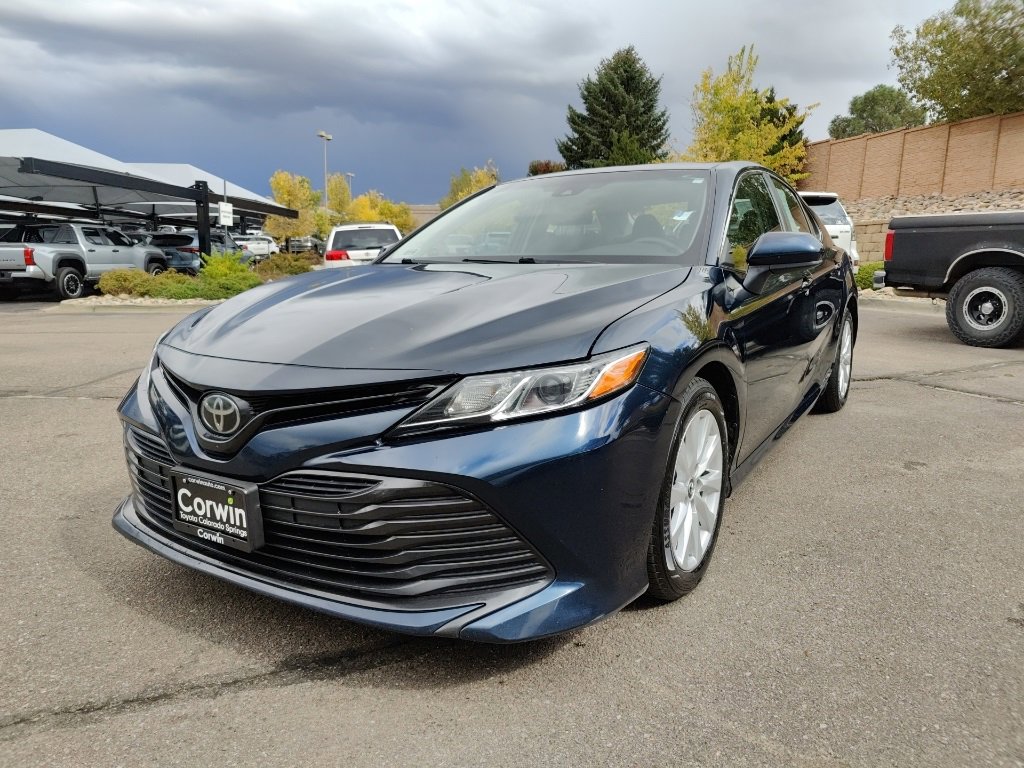2018 Toyota Camry LE photo 2