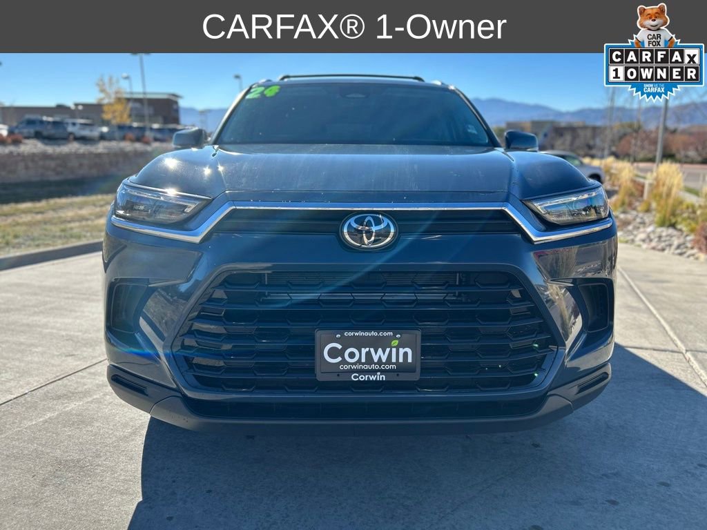 2024 Toyota Highlander Hybrid XLE photo 2