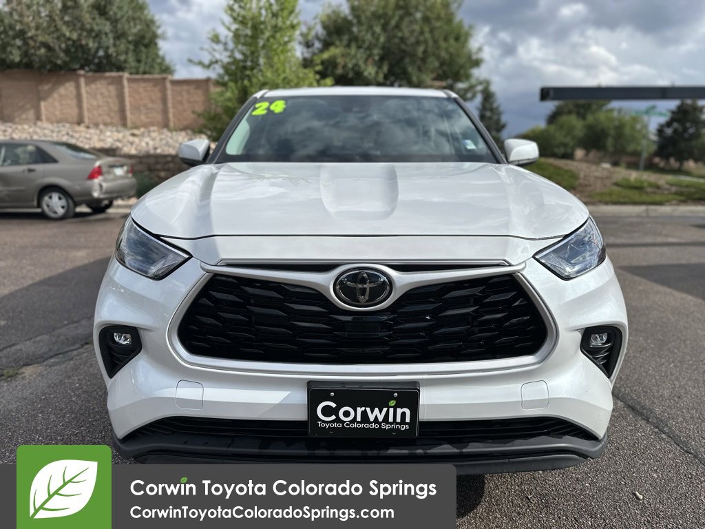 2024 Toyota Highlander LE photo 2