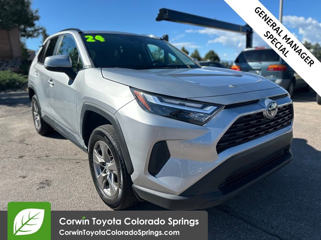 2024 Toyota RAV4 XLE's photo