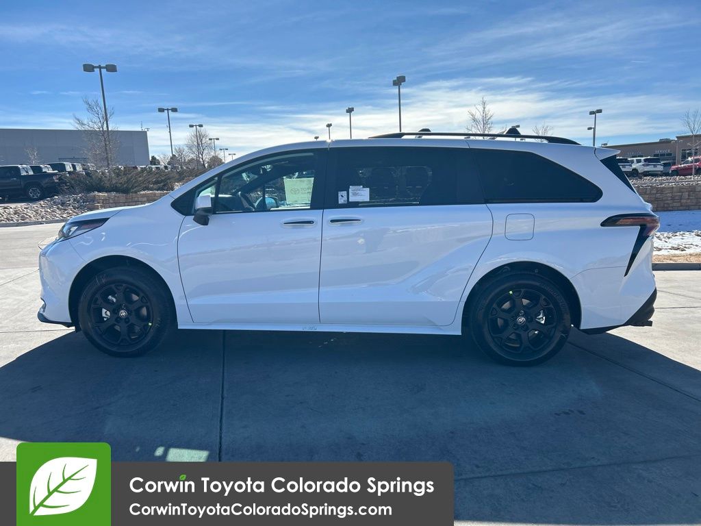 2026 Toyota Sienna Woodland Edition photo 4