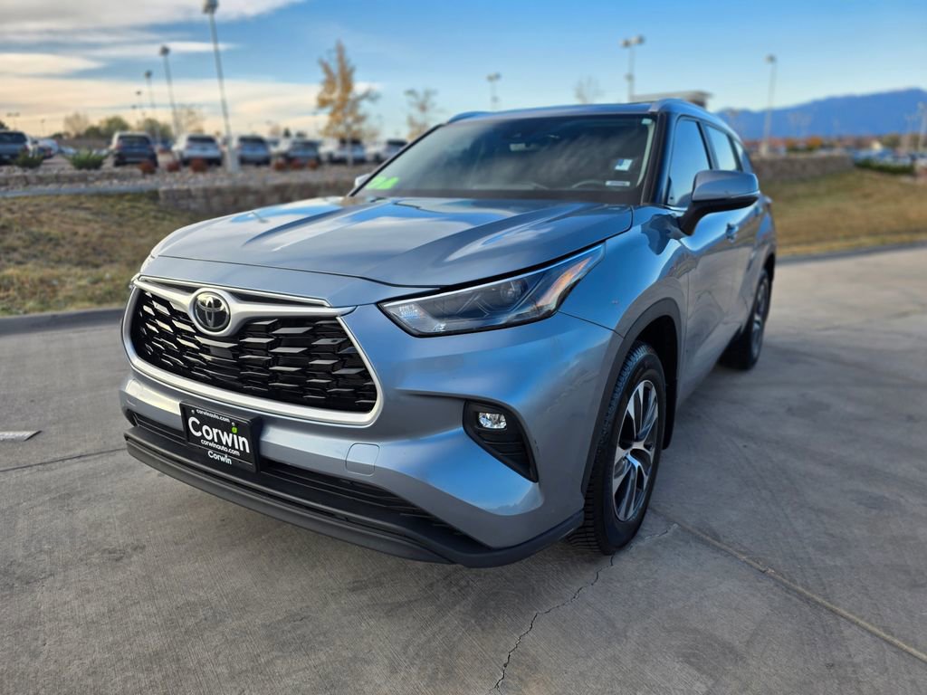 2023 Toyota Highlander XLE photo 3