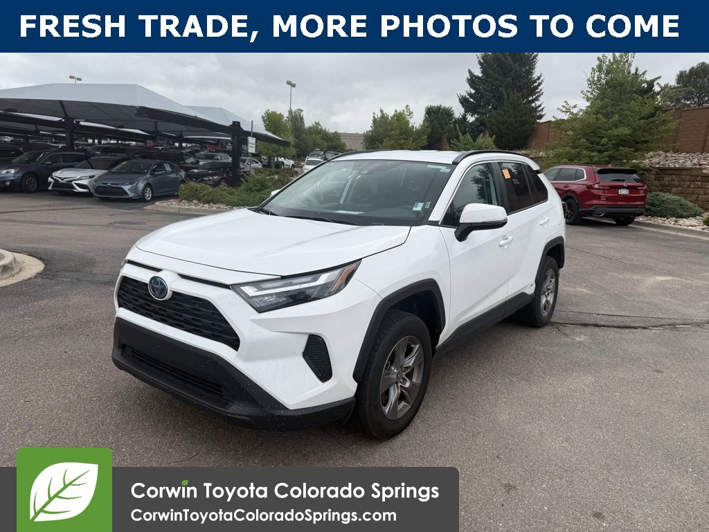 2024 Toyota RAV4 Hybrid XLE photo 3