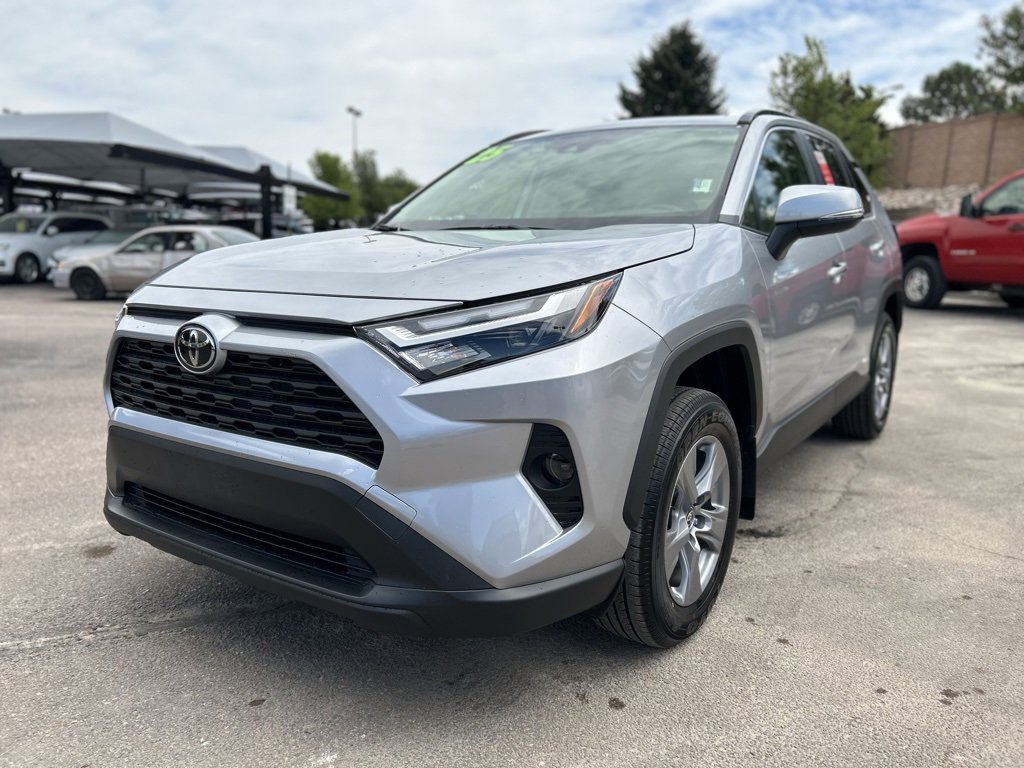 2025 Toyota RAV4 Hybrid XLE photo 3