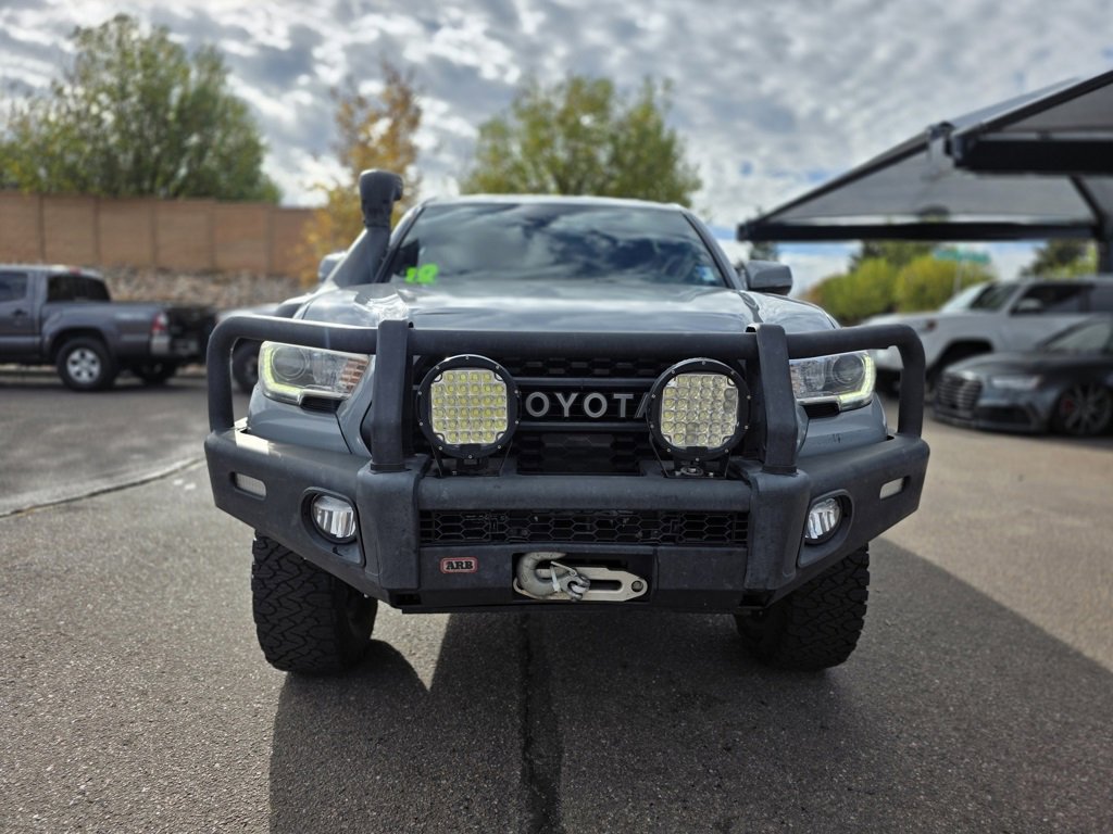 2018 Toyota Tacoma TRD Off-Road photo 2