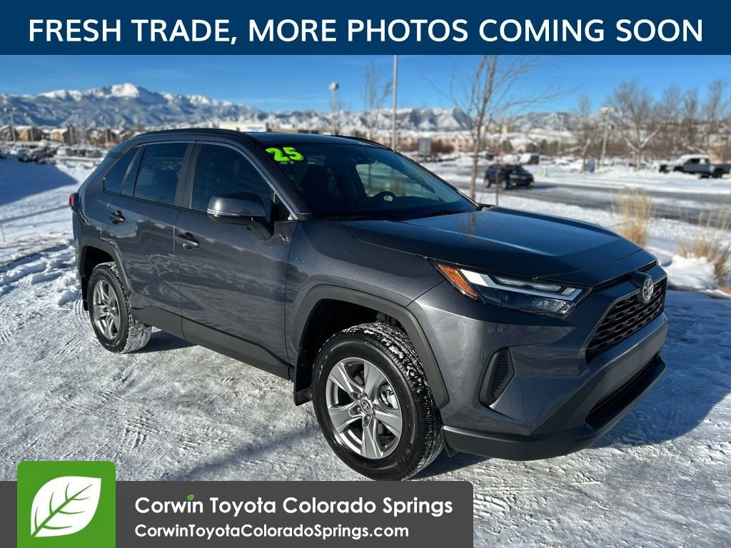 2025 Toyota RAV4 XLE's photo
