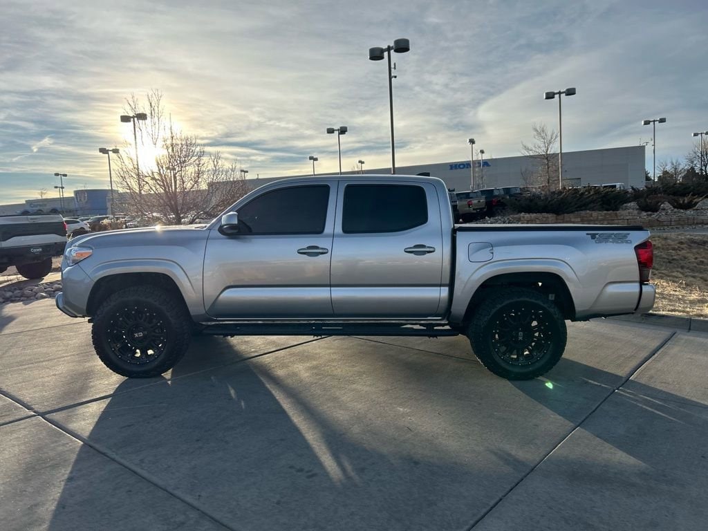 2023 Toyota Tacoma SR5 V6 4x4 photo 3