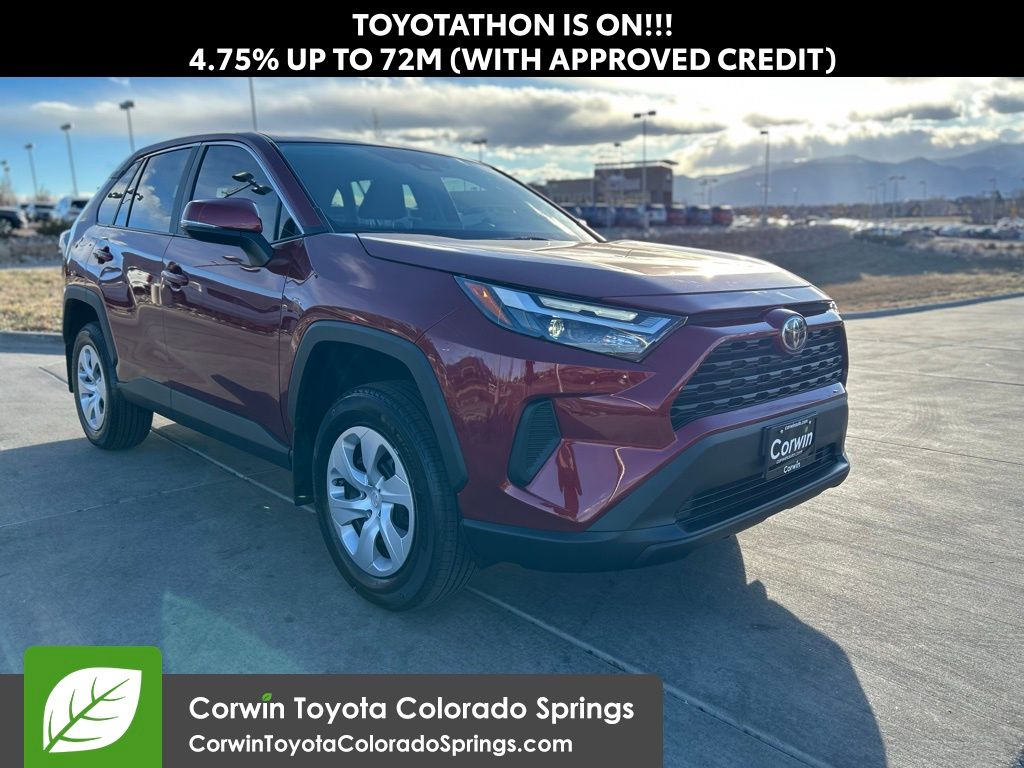 2025 Toyota RAV4 LE's photo