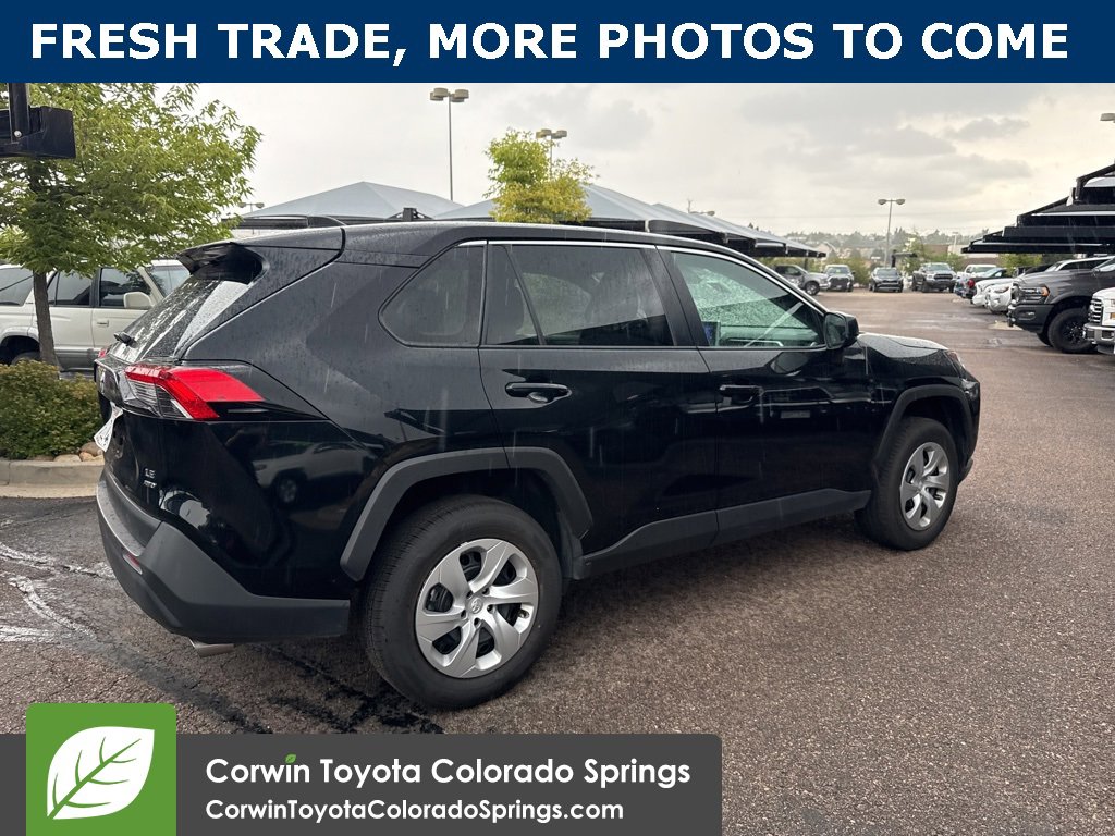 2024 Toyota RAV4 LE photo 3