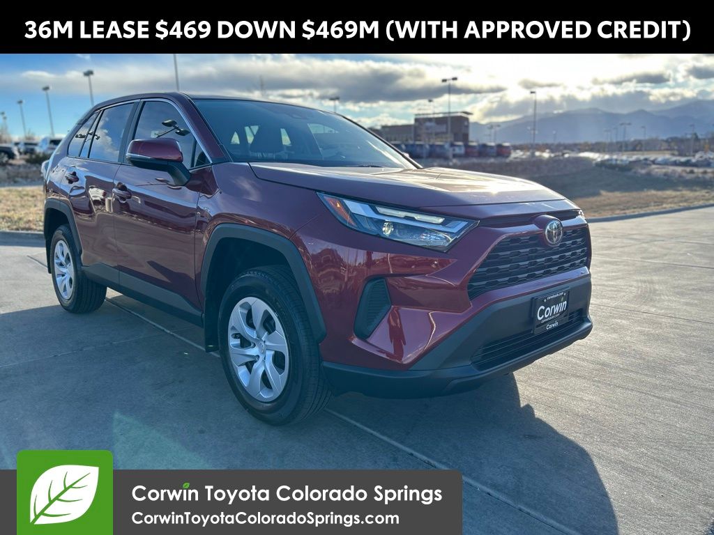 2025 Toyota RAV4 LE's photo