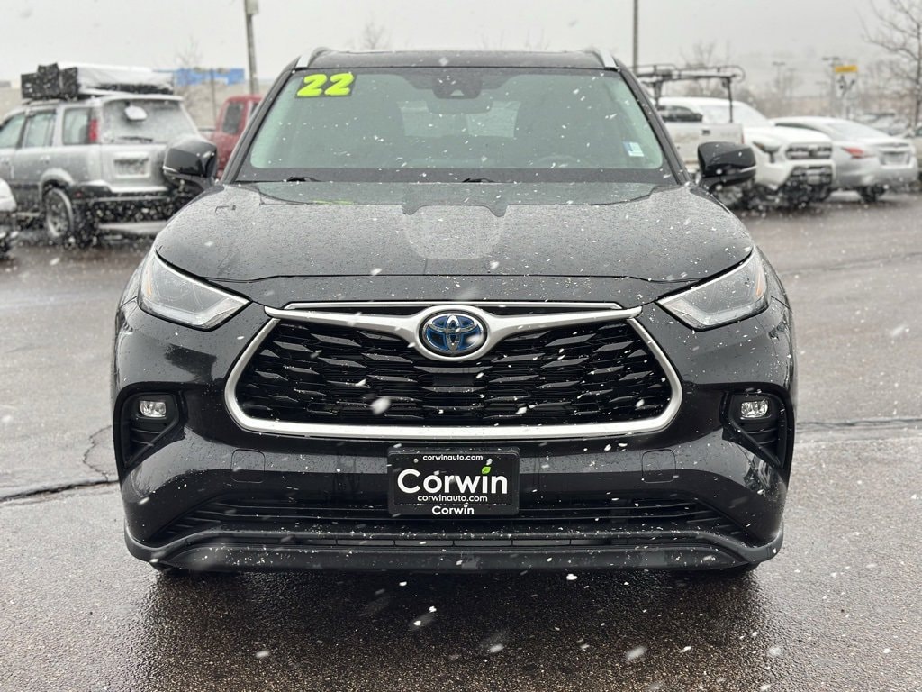 Used 2022 Toyota Highlander XLE with VIN 5TDGBRCH9NS553829 for sale in Colorado Springs, CO
