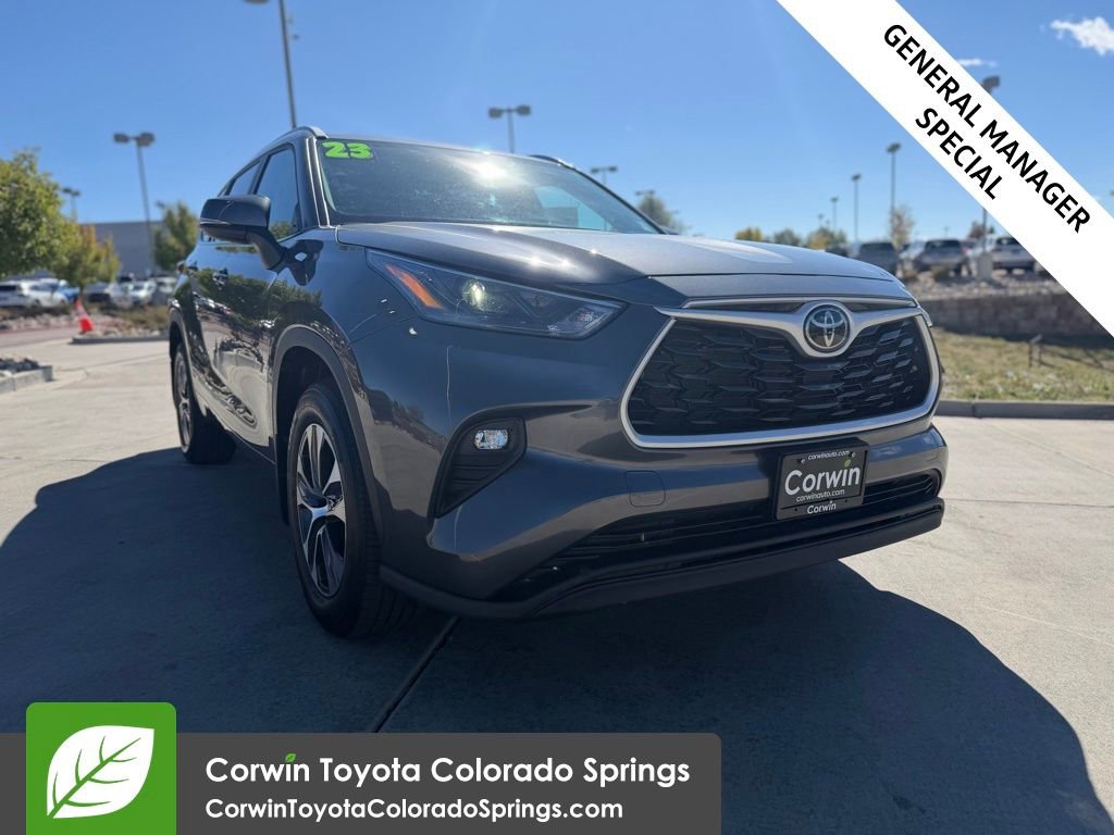 2023 Toyota Highlander XLE's photo
