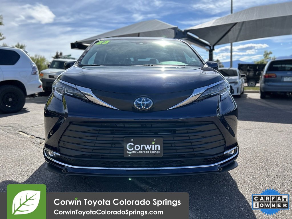 2023 Toyota Sienna XLE photo 2