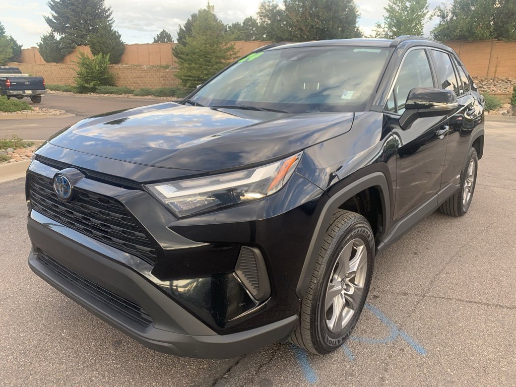 2024 Toyota RAV4 Hybrid XLE photo 3