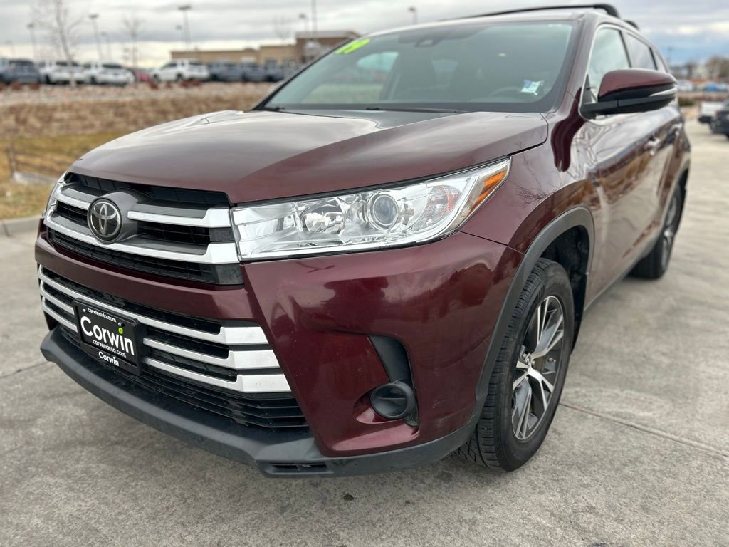 2019 Toyota Highlander LE Plus photo 3