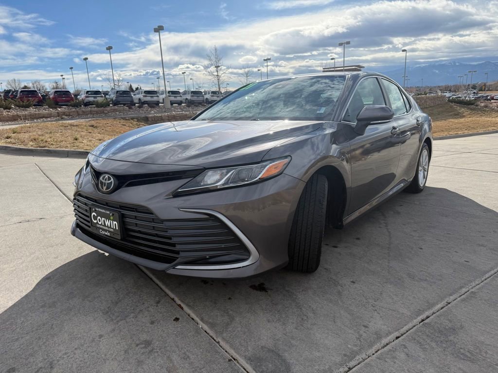 2021 Toyota Camry LE photo 3