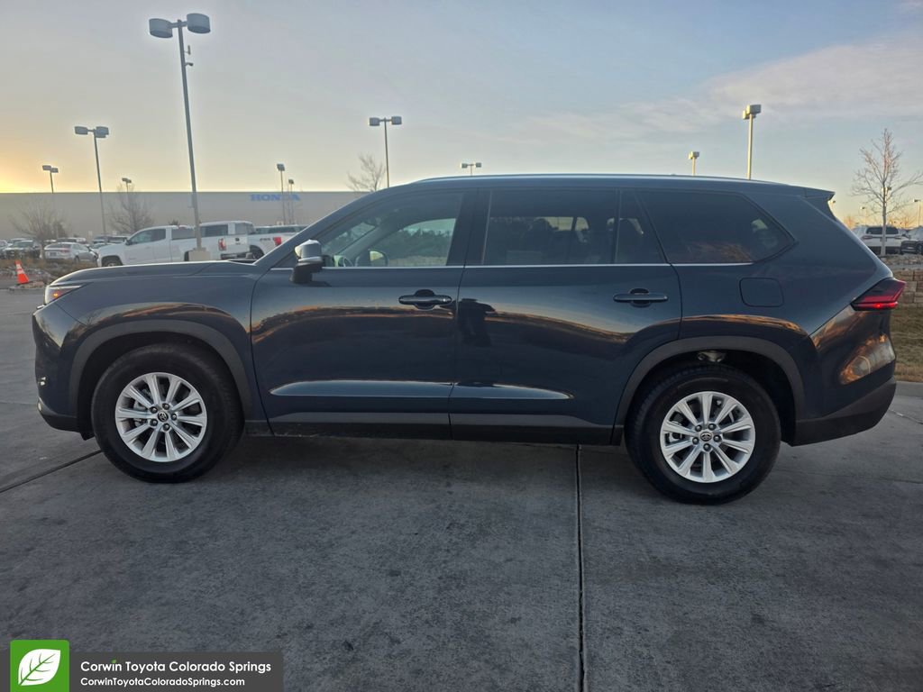 2025 Toyota Grand Highlander XLE photo 4