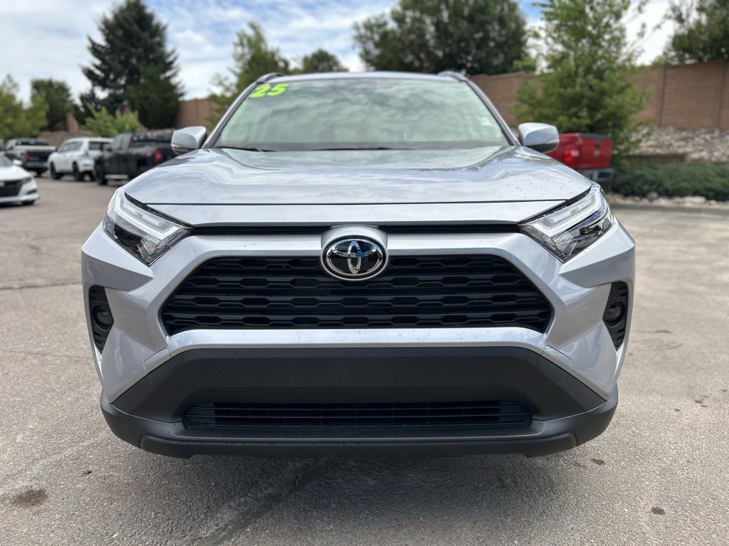 2025 Toyota RAV4 Hybrid XLE photo 2