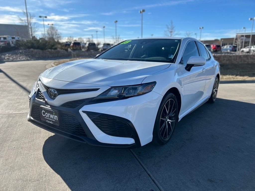 2023 Toyota Camry SE photo 3