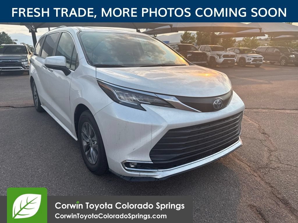 2023 Toyota Sienna XLE AWD photo