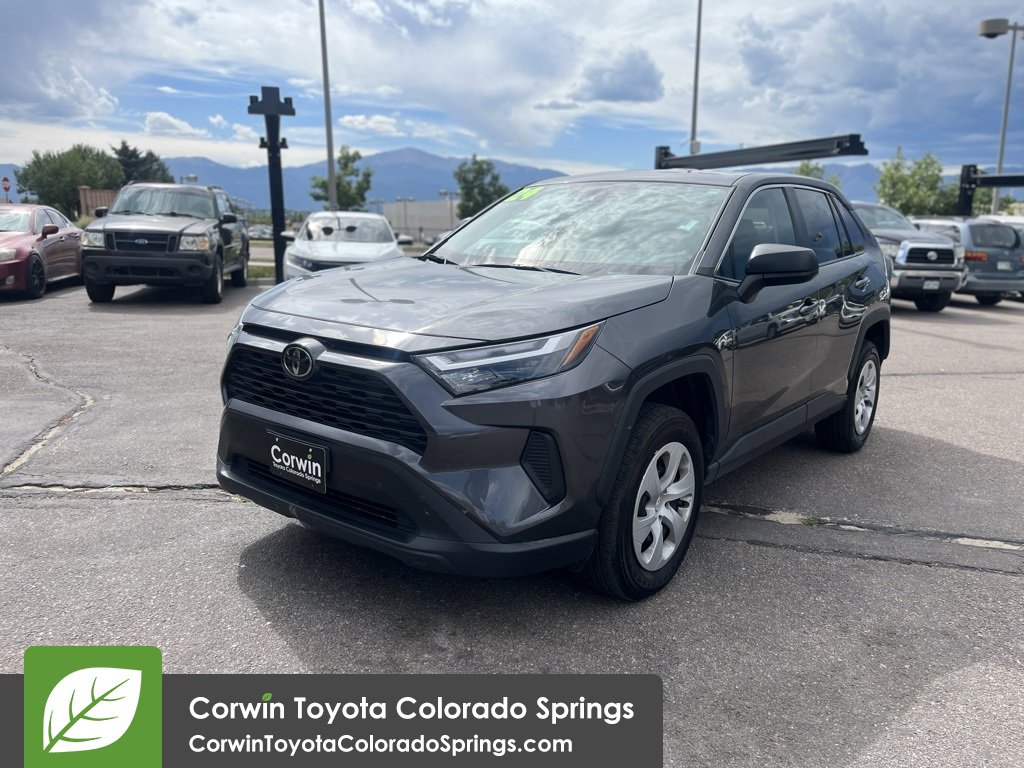 2024 Toyota RAV4 LE photo 3