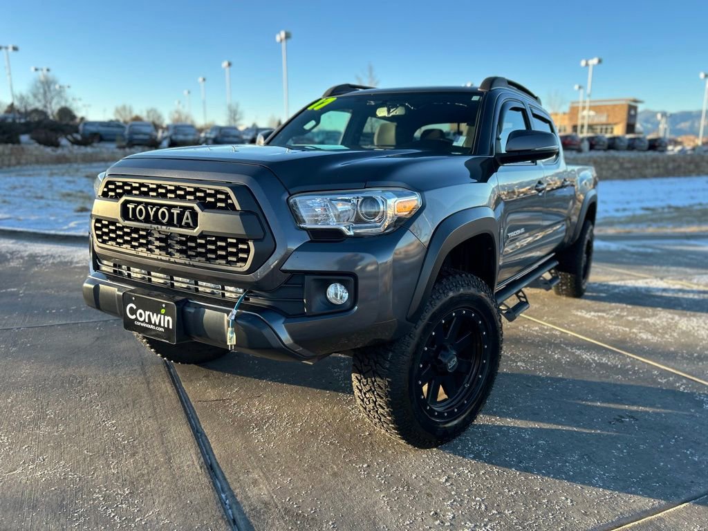 2017 Toyota Tacoma SR5 TRD Sport photo 3