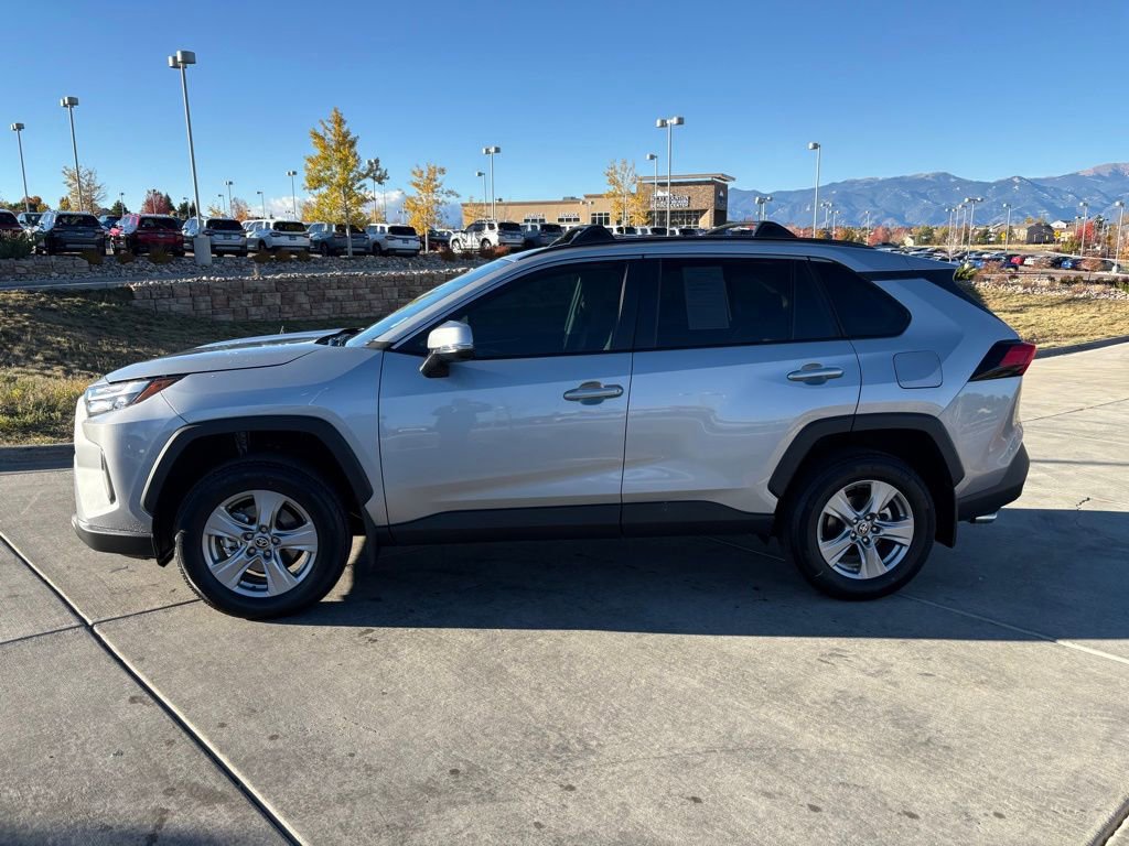 2025 Toyota RAV4 XLE photo 3