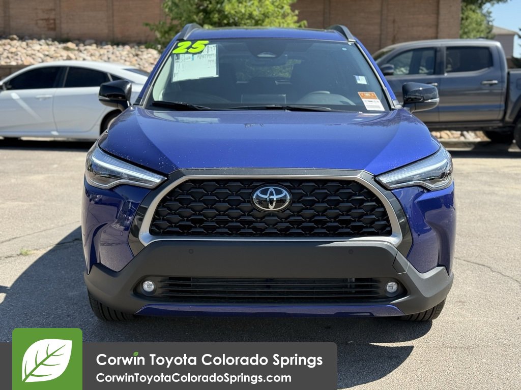 2025 Toyota Corolla Cross XLE photo 2
