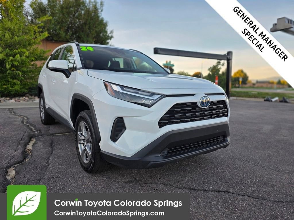 2024 Toyota RAV4 XLE's photo