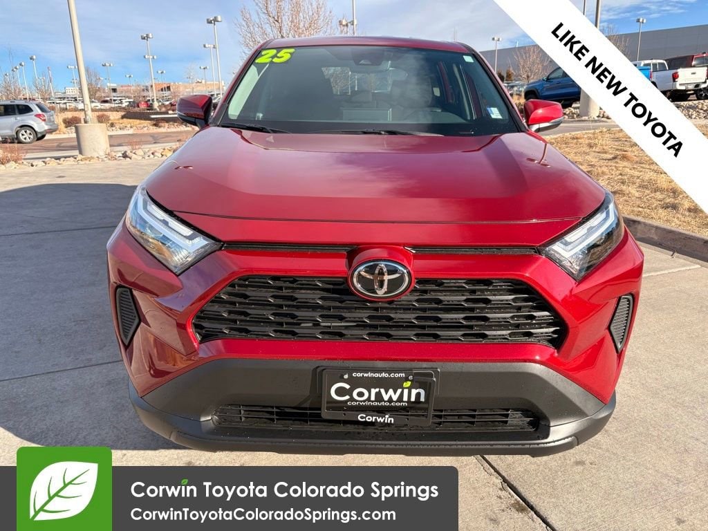 2025 Toyota RAV4 LE's photo