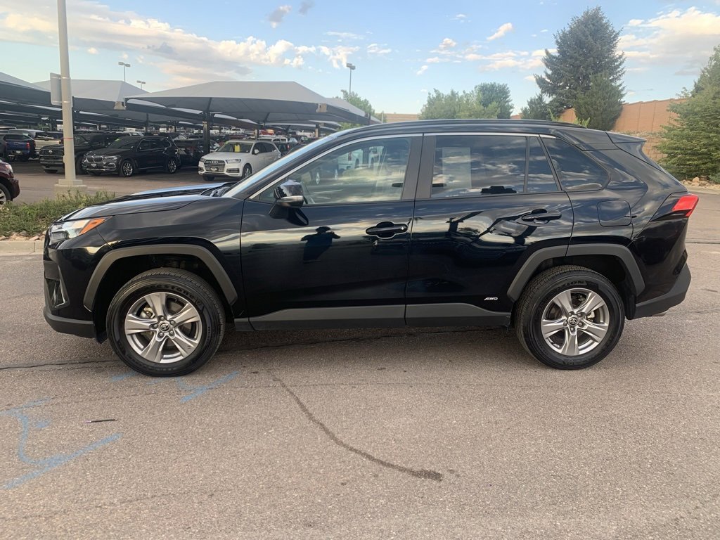 2024 Toyota RAV4 Hybrid XLE photo 4