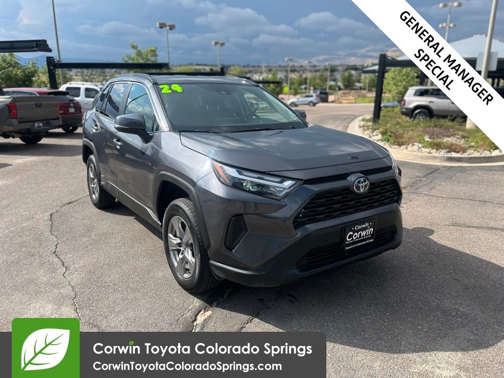 2024 Toyota RAV4 XLE's photo