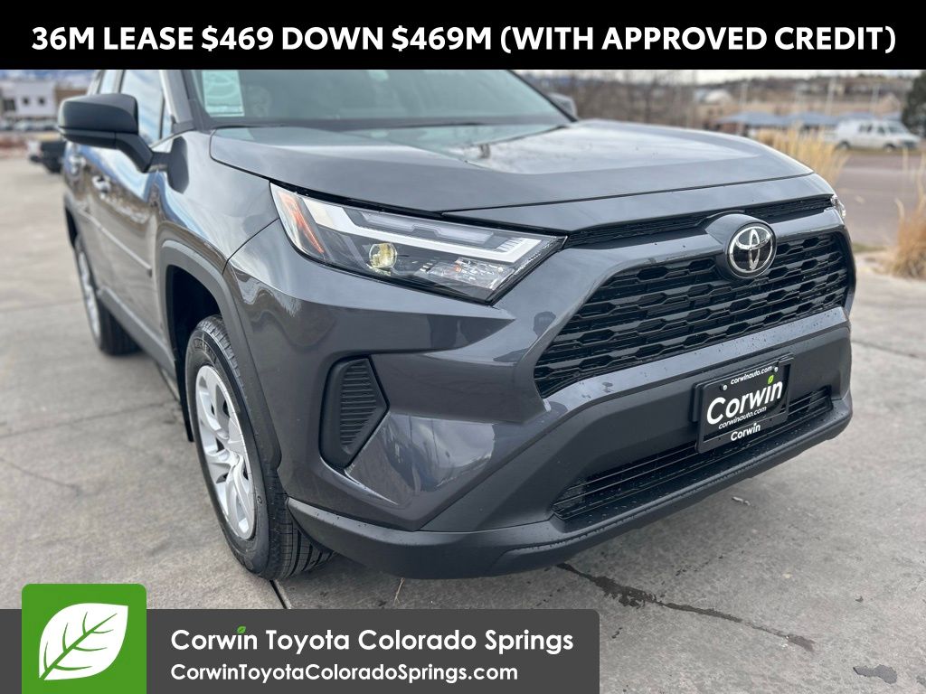 2025 Toyota RAV4 LE's photo