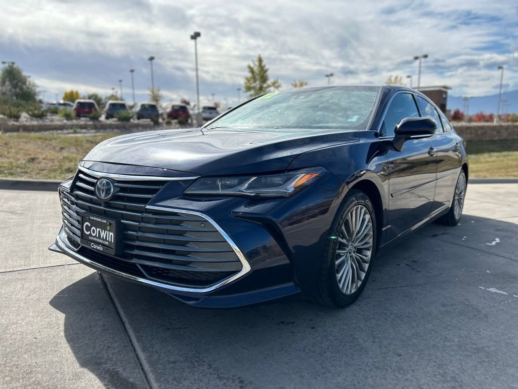 2022 Toyota Avalon Hybrid Limited photo 3