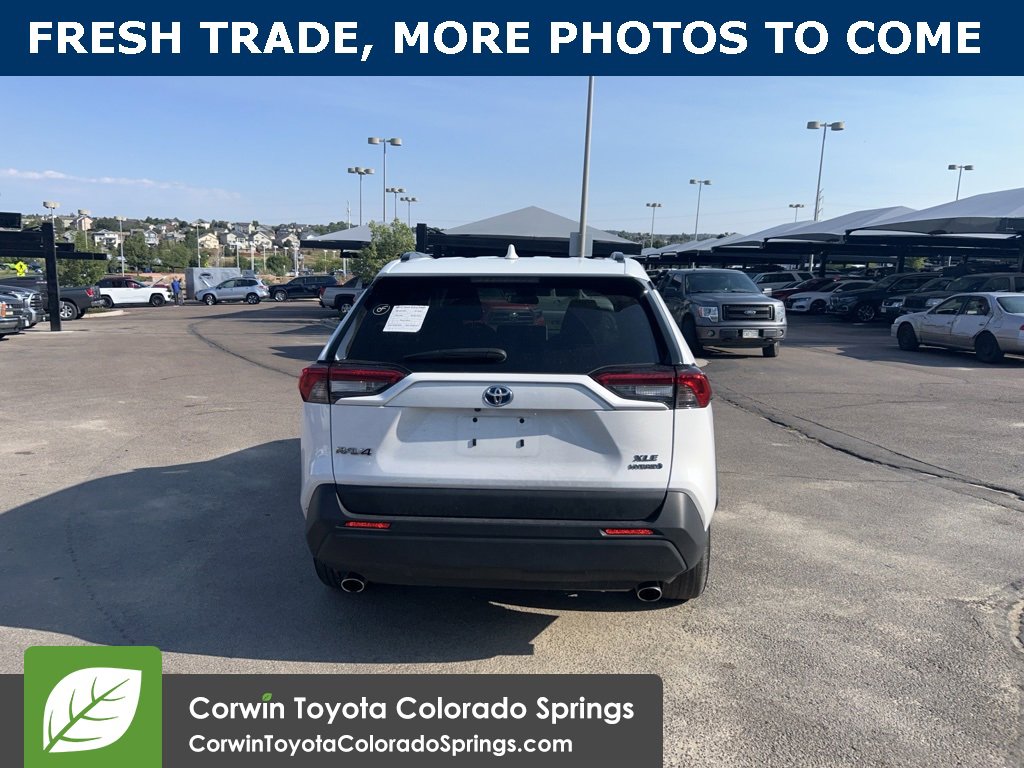 2024 Toyota RAV4 Hybrid XLE photo 3