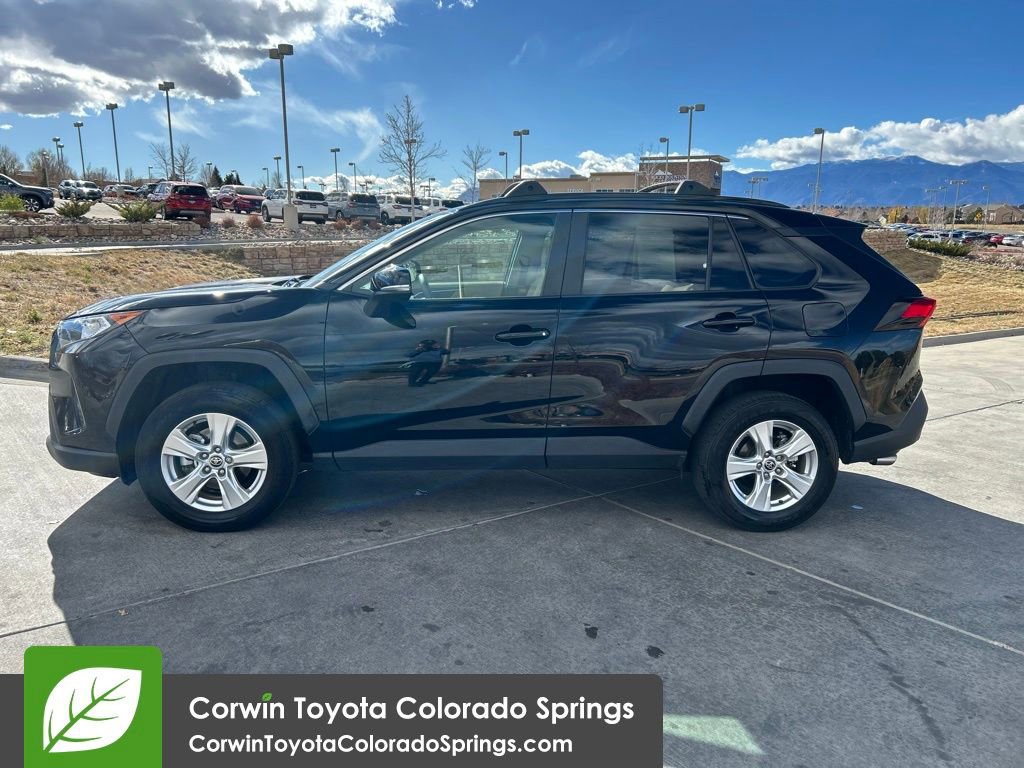 2021 Toyota RAV4 XLE photo 3